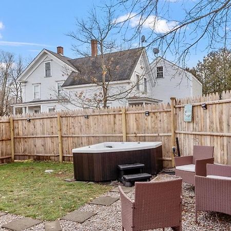 New!! Lovely Unit W/ Private Hot Tub And Patio! 拉科尼亚 外观 照片