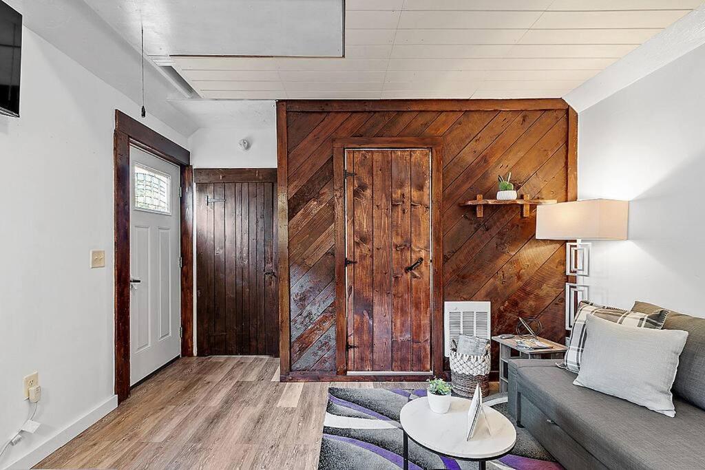 New!! Lovely Unit W/ Private Hot Tub And Patio! 拉科尼亚 外观 照片