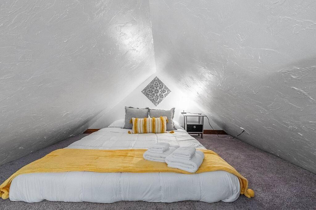 New!! Lovely Unit W/ Private Hot Tub And Patio! 拉科尼亚 外观 照片